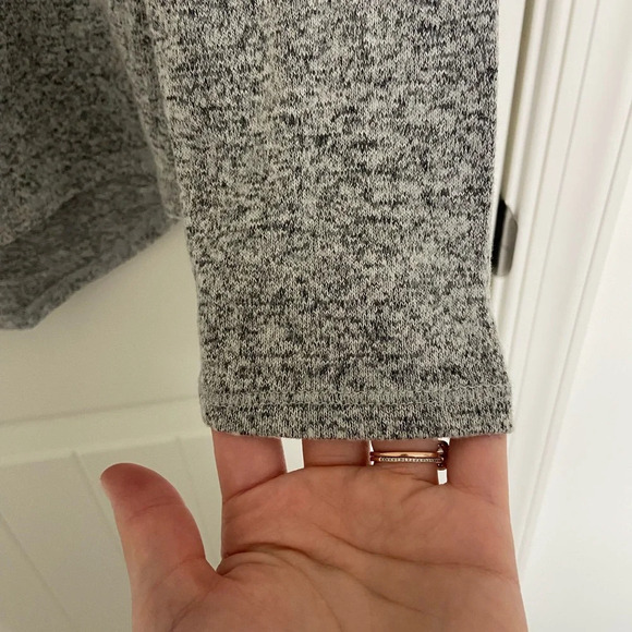 NWOT | Old Navy women’s gray soft knit long sleeve top — small - Picture 4 of 6